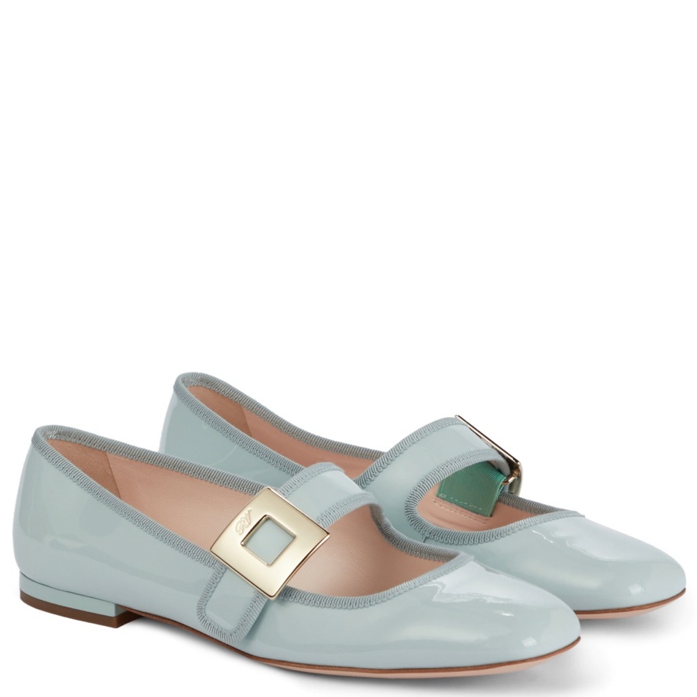 ROGER VIVIER
Très Vivier patent leather ballet flats cream